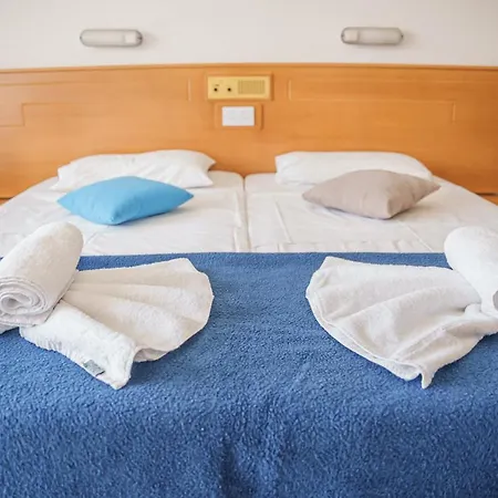 Cornelia Otel Aya Napa