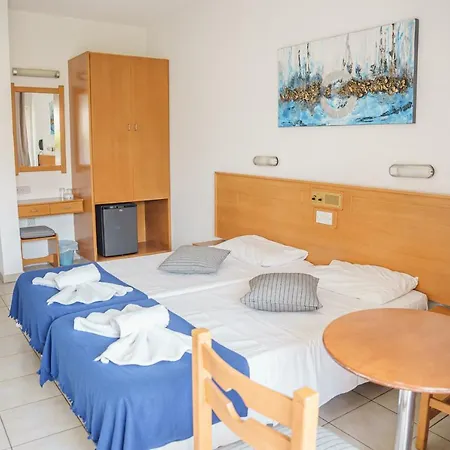 Hotell Cornelia 2*