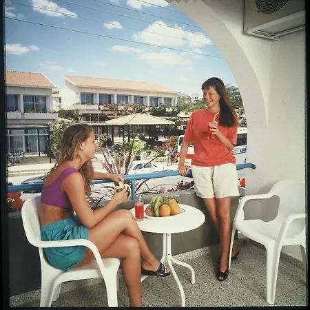 Cornelia Hotel 2*
