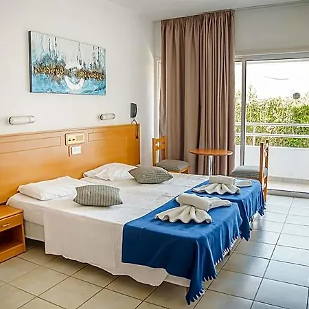 Cornelia Hotel 2*